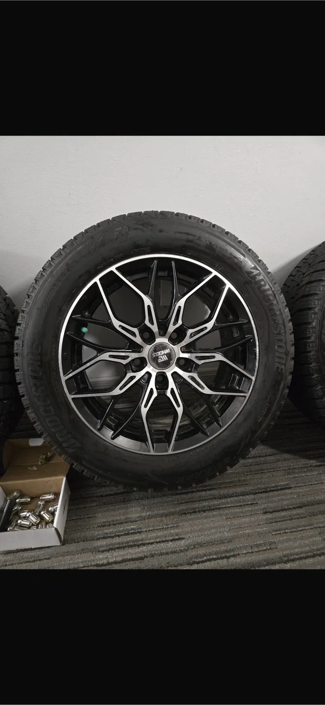 Set of 4 Wheels with Bridgestone Tires image indicator(3)