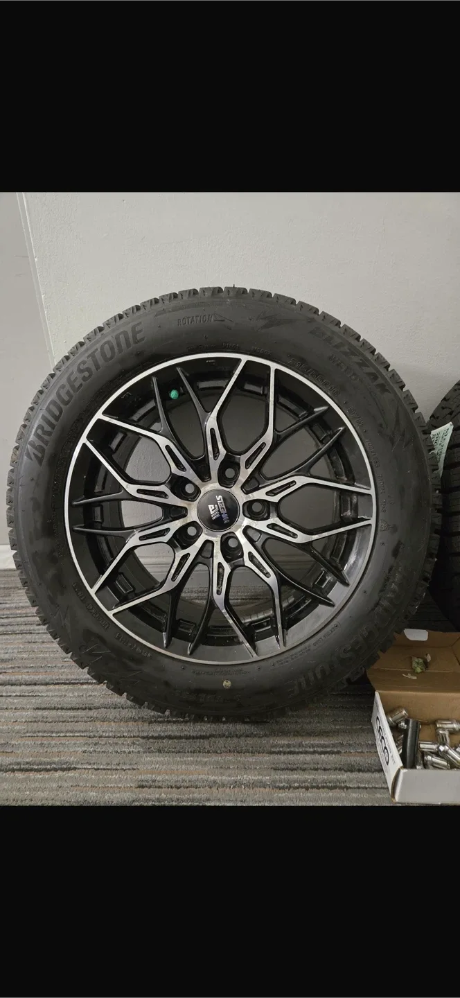 Set of 4 Wheels with Bridgestone Tires image indicator(2)