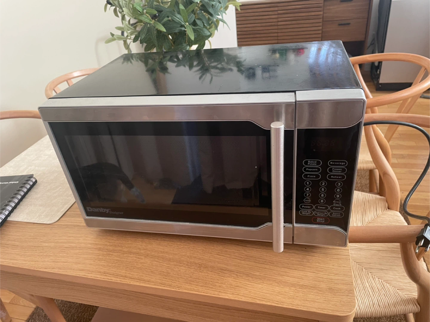 Danby Microwave - Great Condition! - photo 3