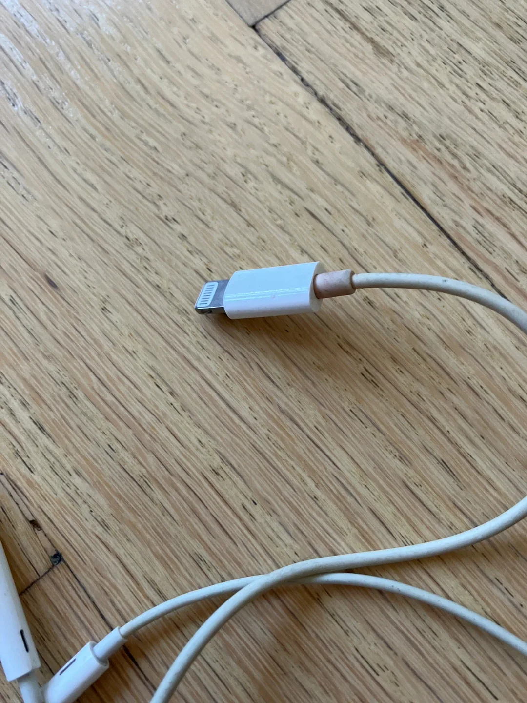 Apple EarPods - Wired Headphones image indicator(4)