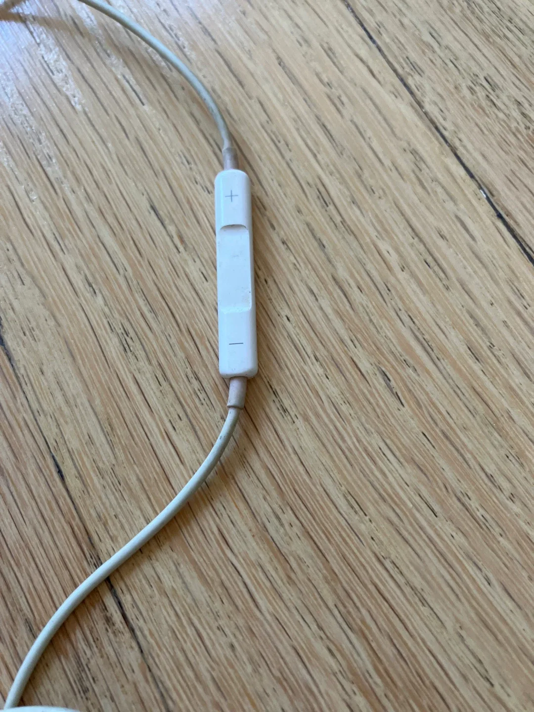 Apple EarPods - Wired Headphones image indicator(3)
