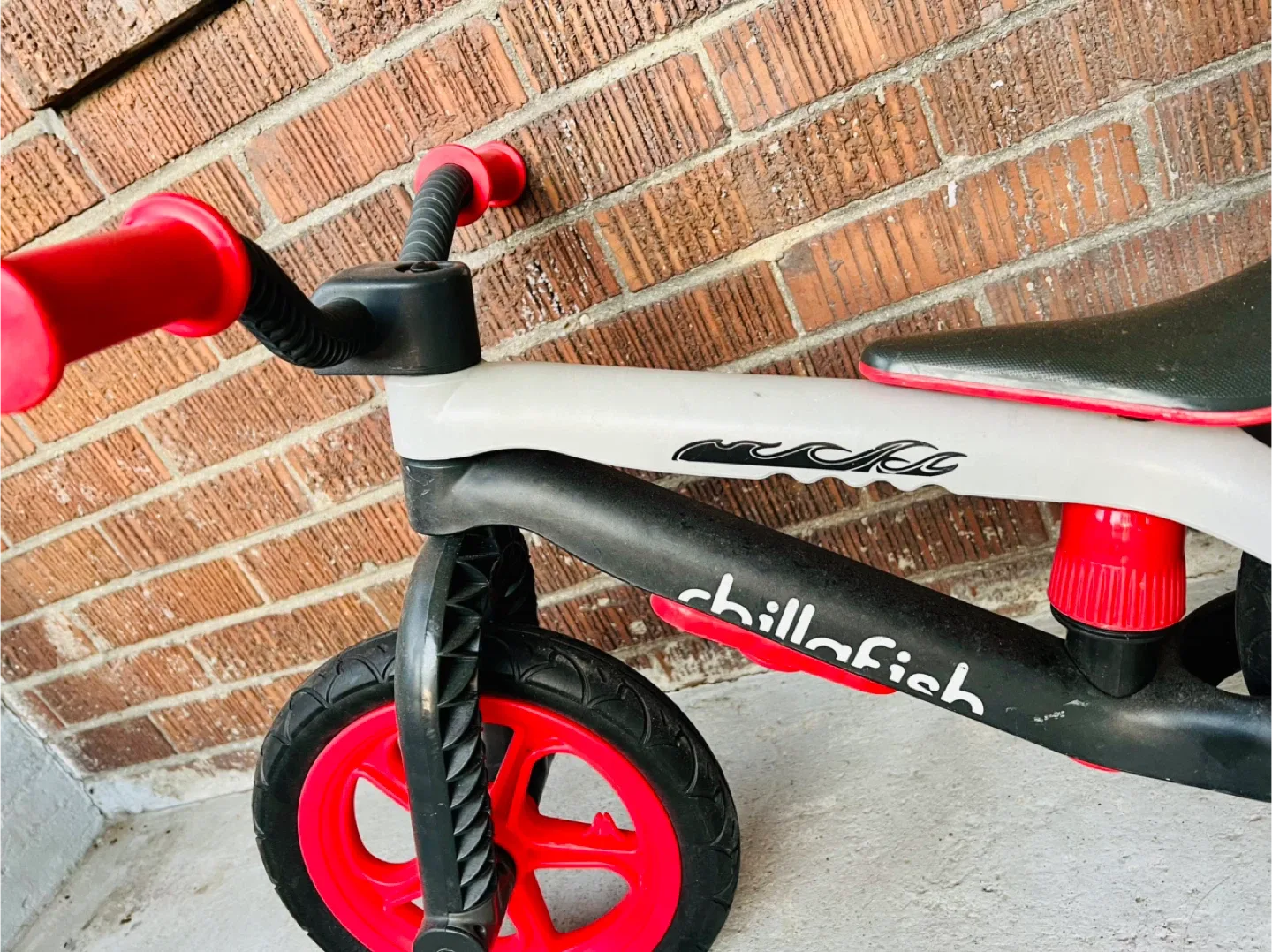 Chillafish BMXie Balance Bike - Red & Black image indicator(3)