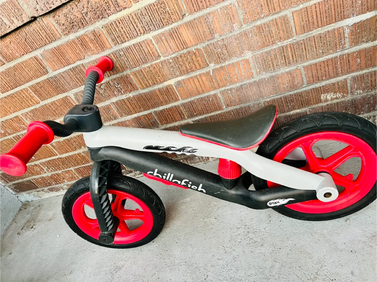 Chillafish BMXie Balance Bike - Red & Black image indicator(2)