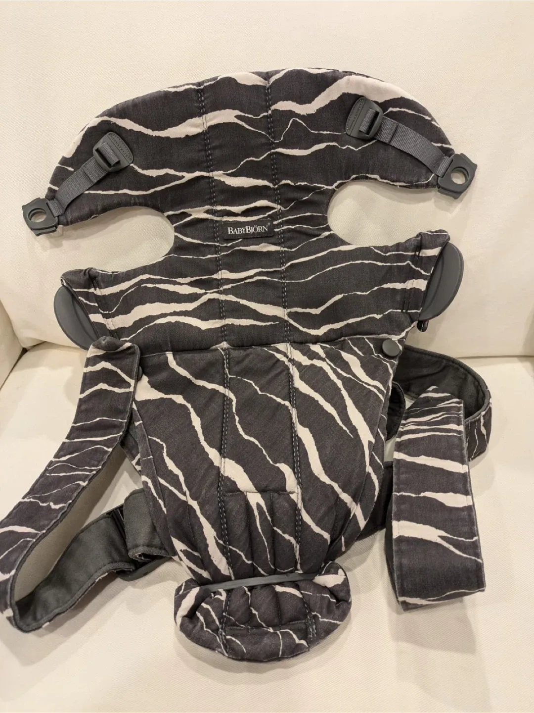 BabyBjorn Baby Carrier Mini image indicator(2)