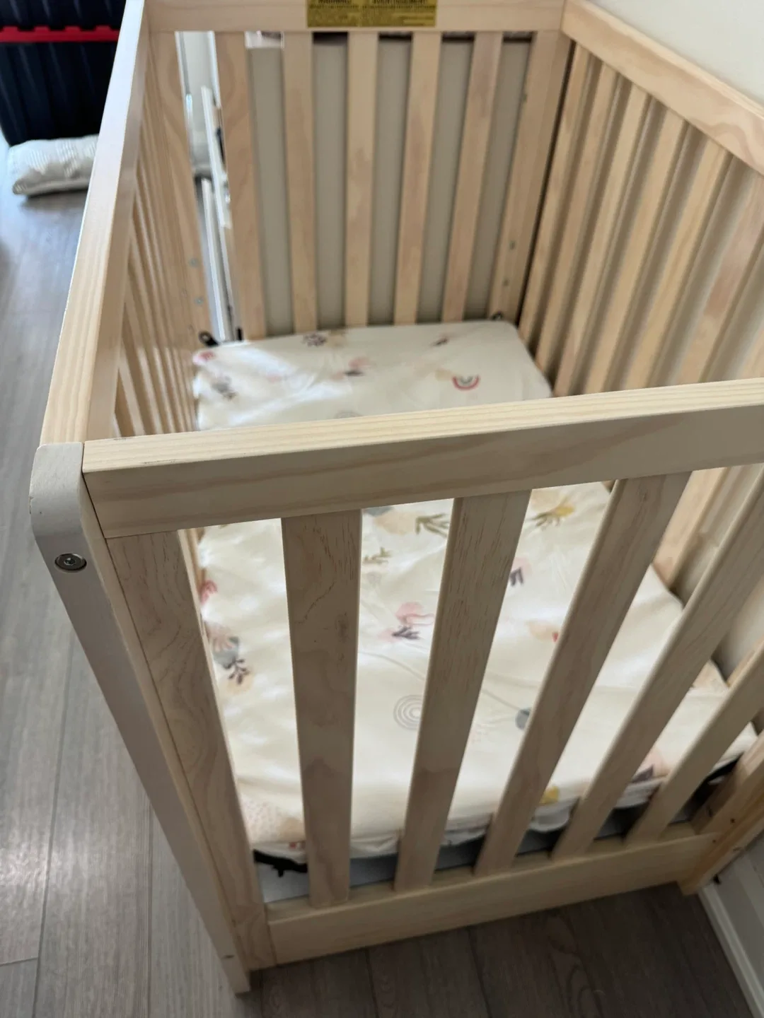 Carter's by DaVinci Colby 4-in-1 Mini Crib image indicator(3)