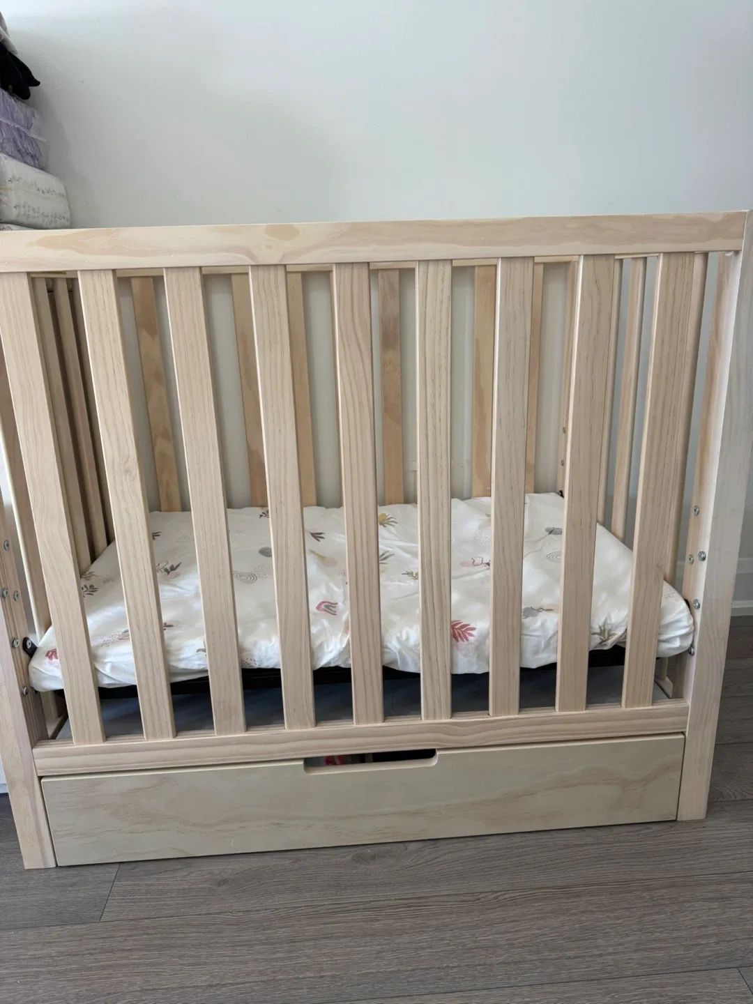 Carter's by DaVinci Colby 4-in-1 Mini Crib image indicator(2)