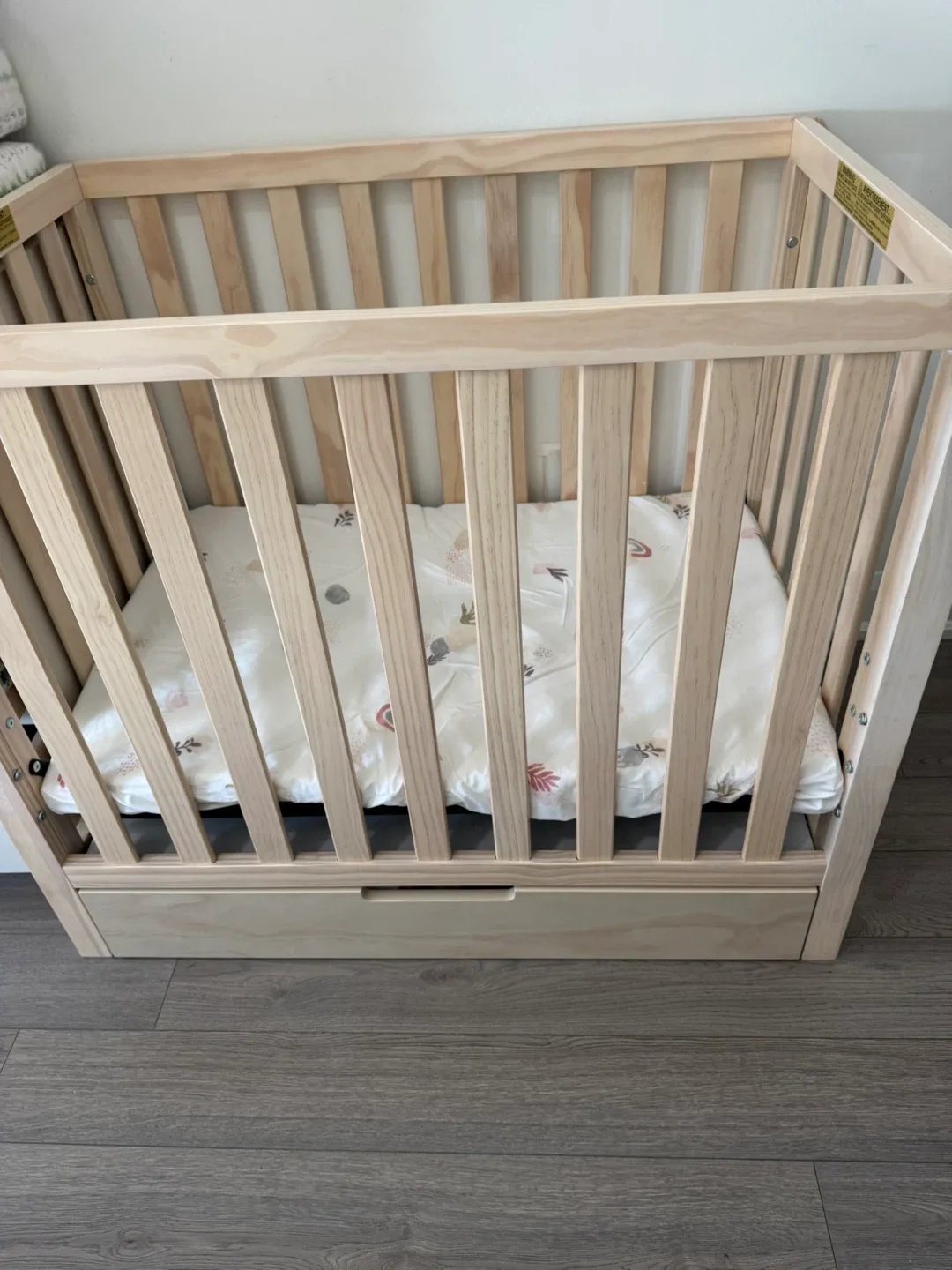 Carter's by DaVinci Colby 4-in-1 Mini Crib image indicator(5)