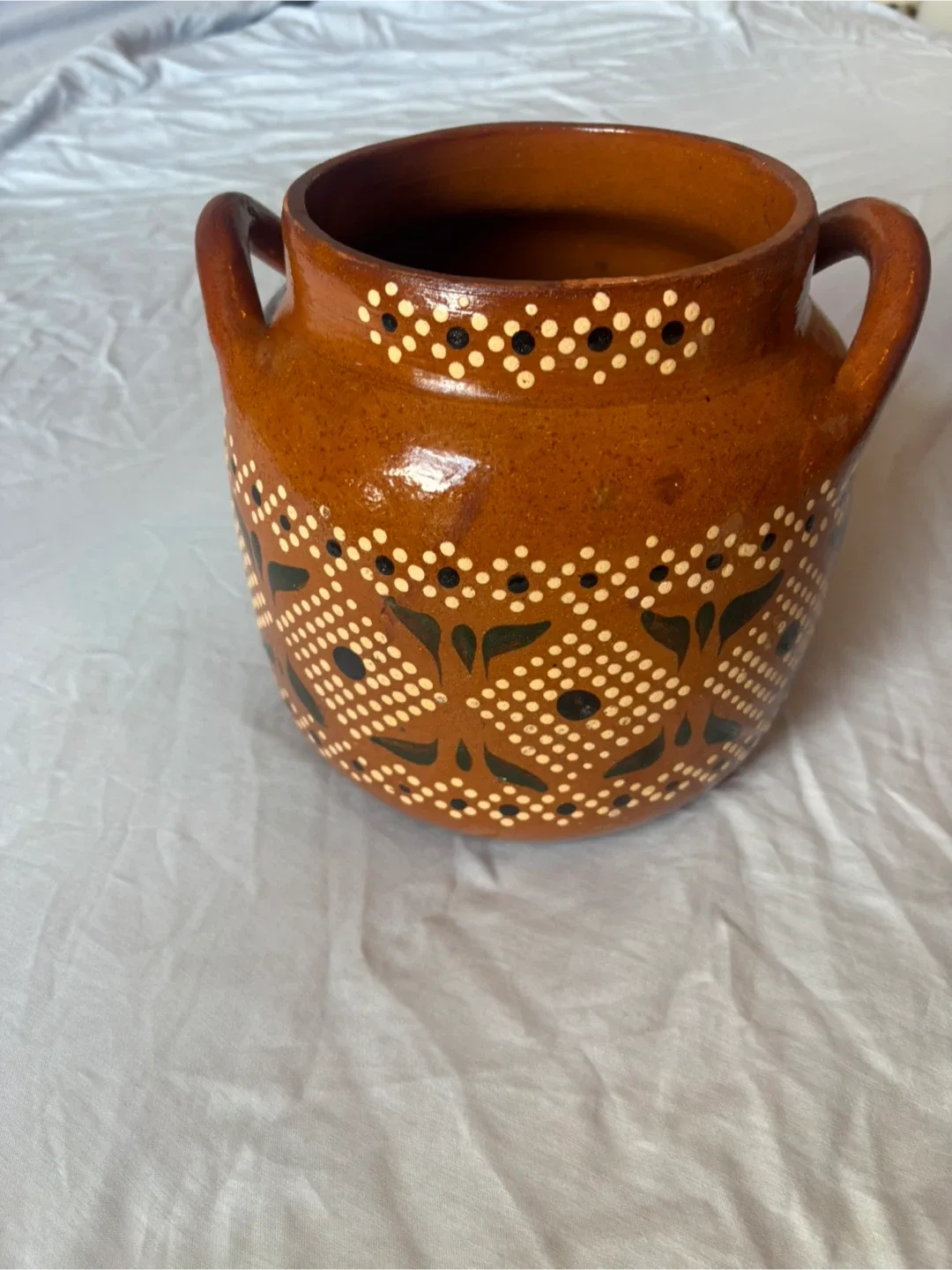 Handmade Clay Pot with Handles image indicator(3)