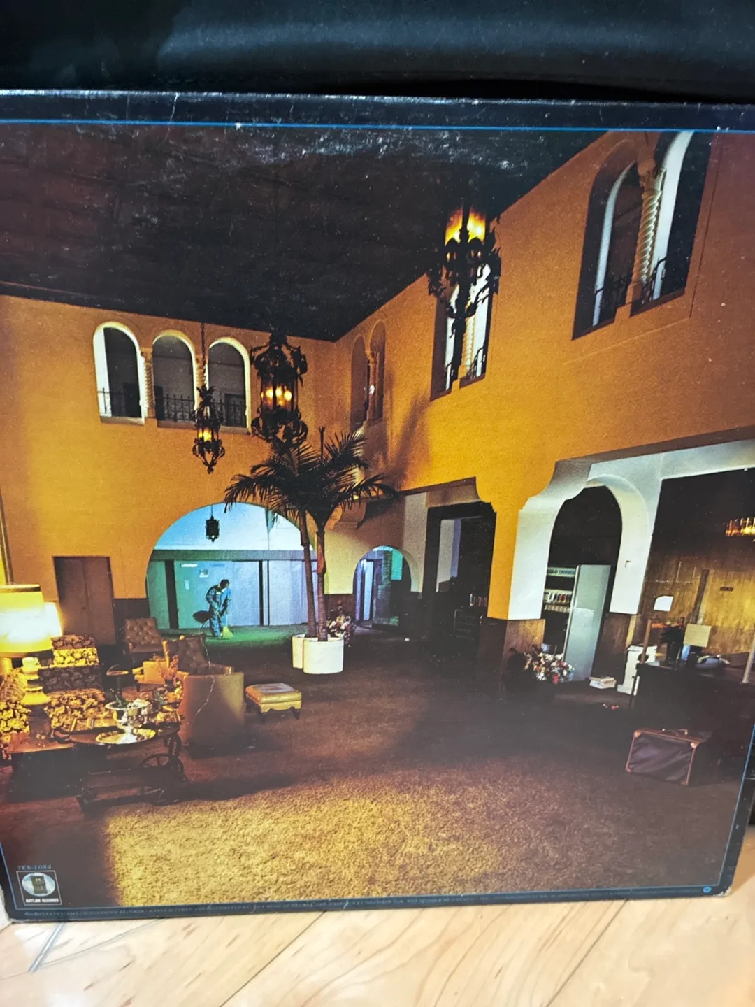 The Eagles - Hotel California Vinyl Record image indicator(2)