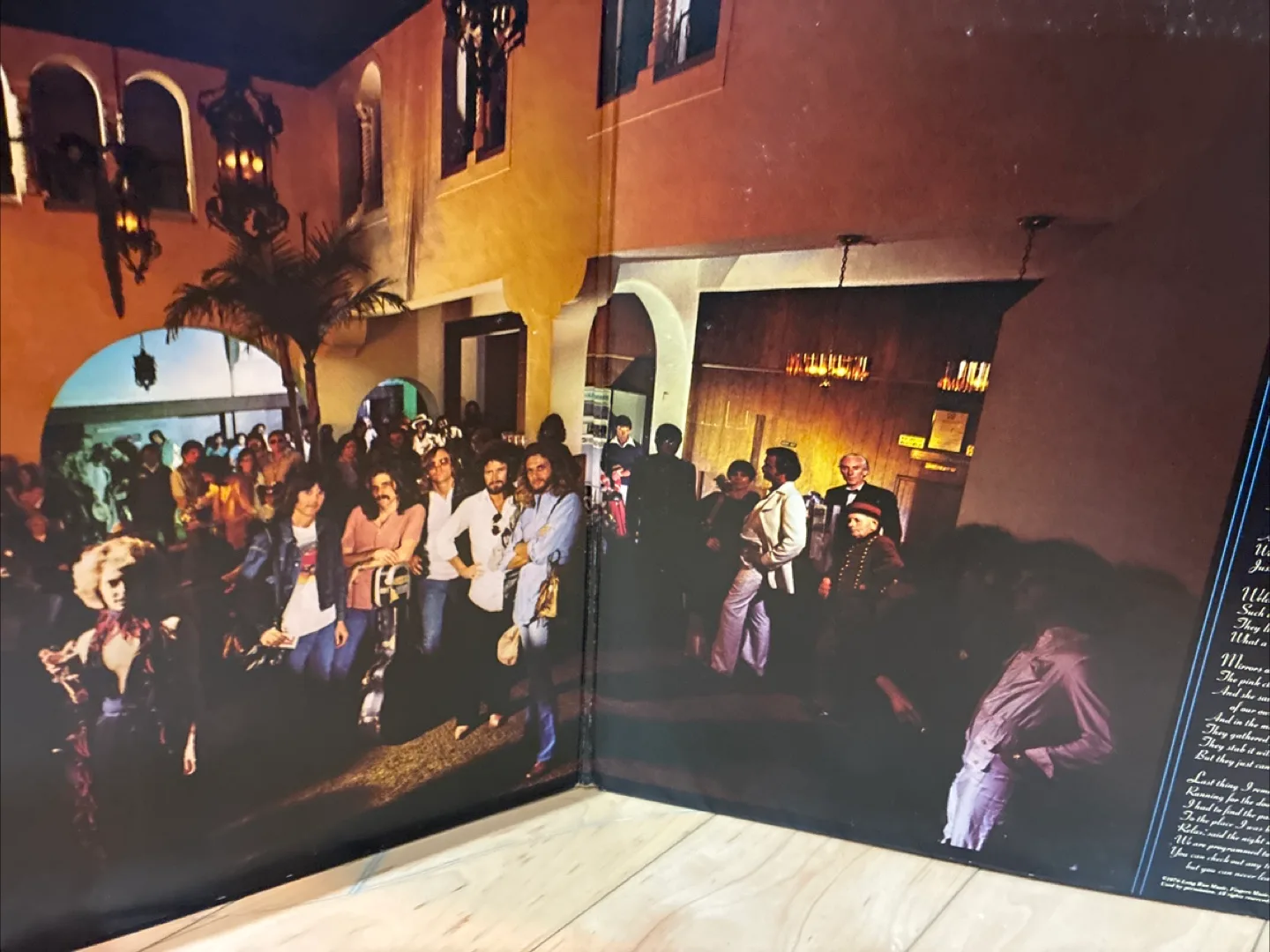 The Eagles - Hotel California Vinyl Record image indicator(3)