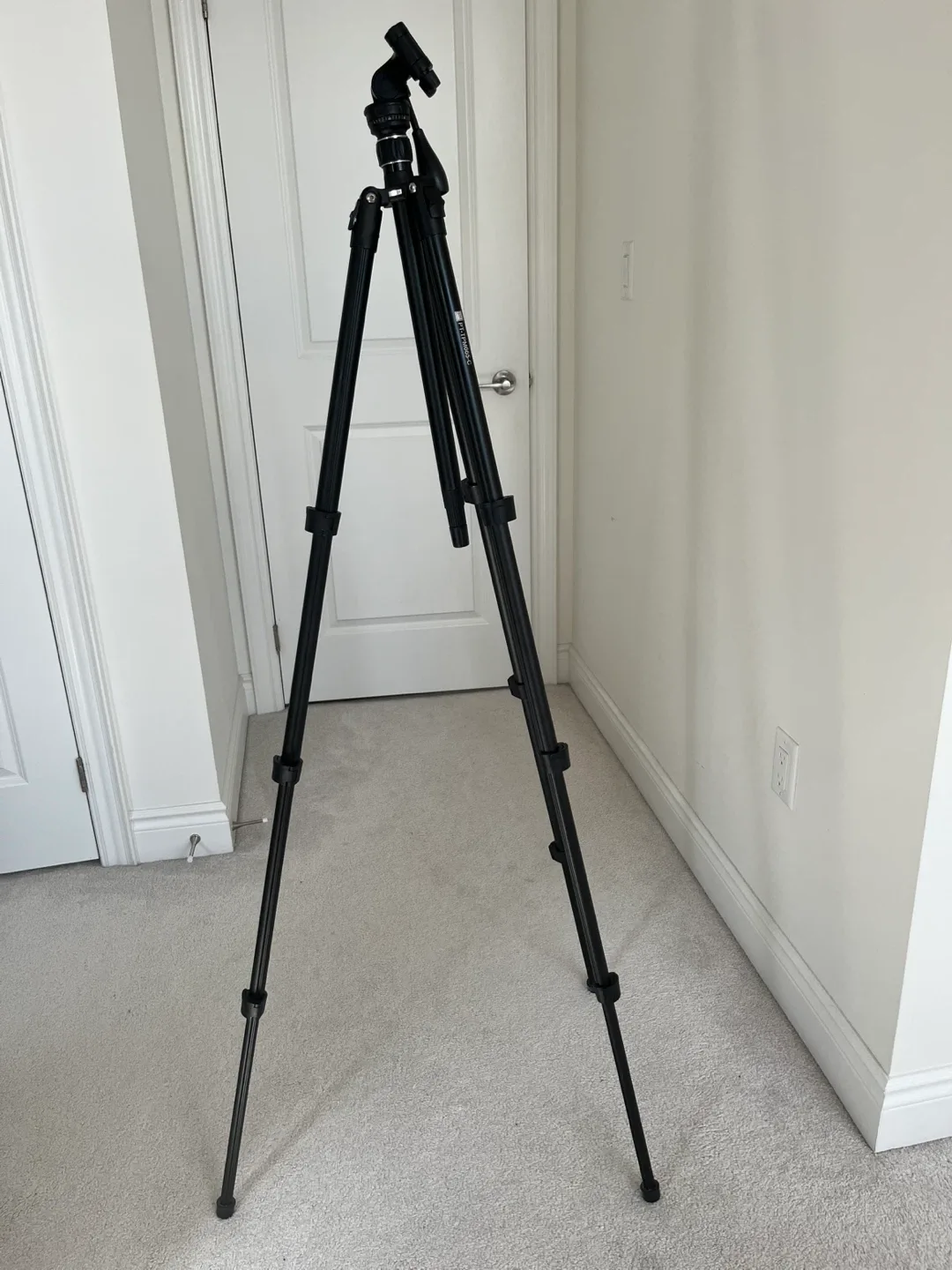 Benro Tripod with Carrying Case - Black image indicator(2)