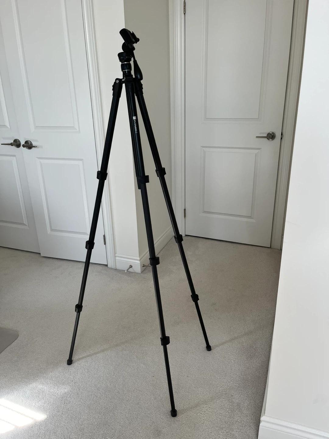 Benro Tripod with Carrying Case - Black