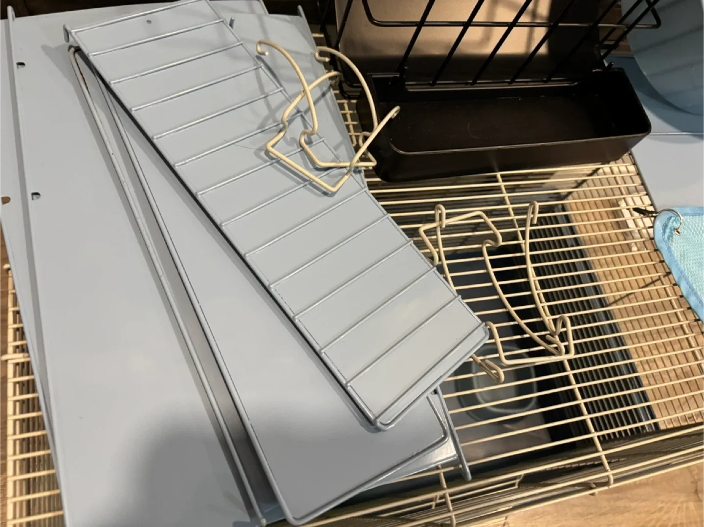 Small animal cage and accessories image indicator(3)