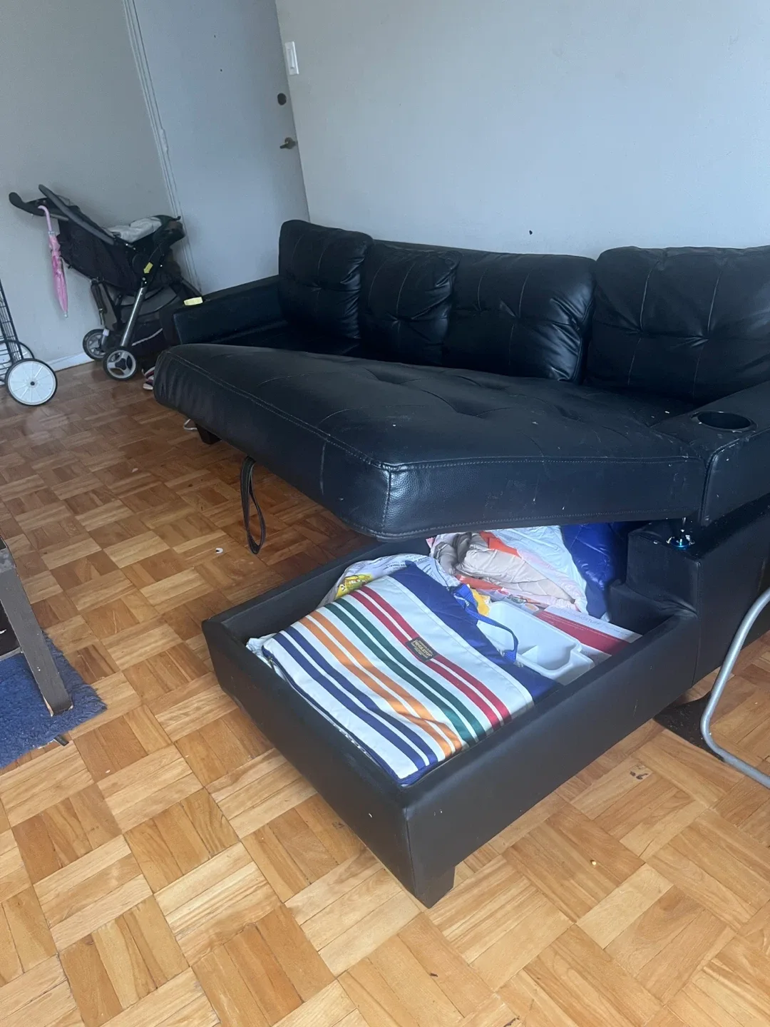 Black Leather Sectional Sofa image indicator(2)