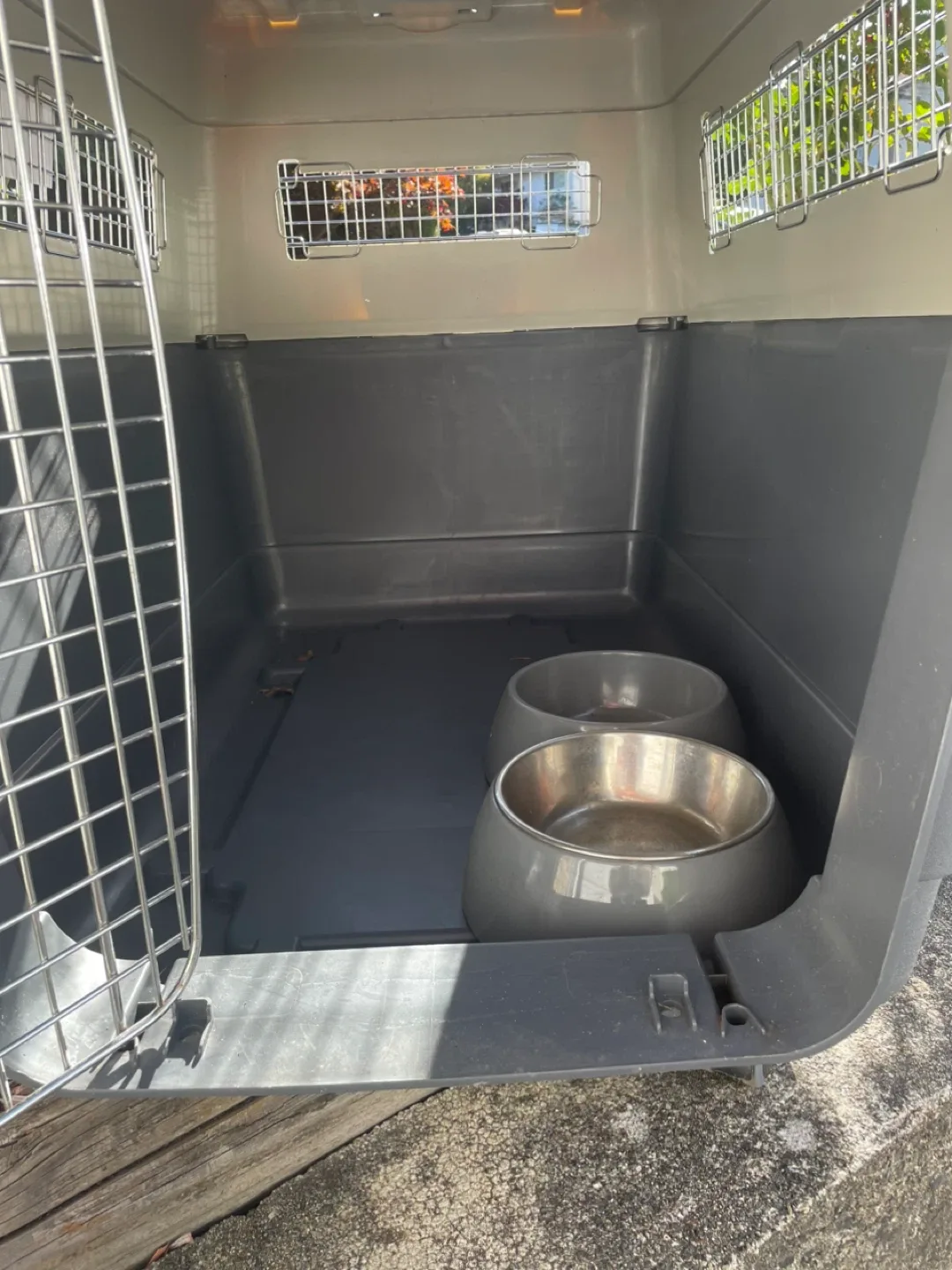 Essentials Pet Carrier - 31.5" x 25.5" x 38" image indicator(4)