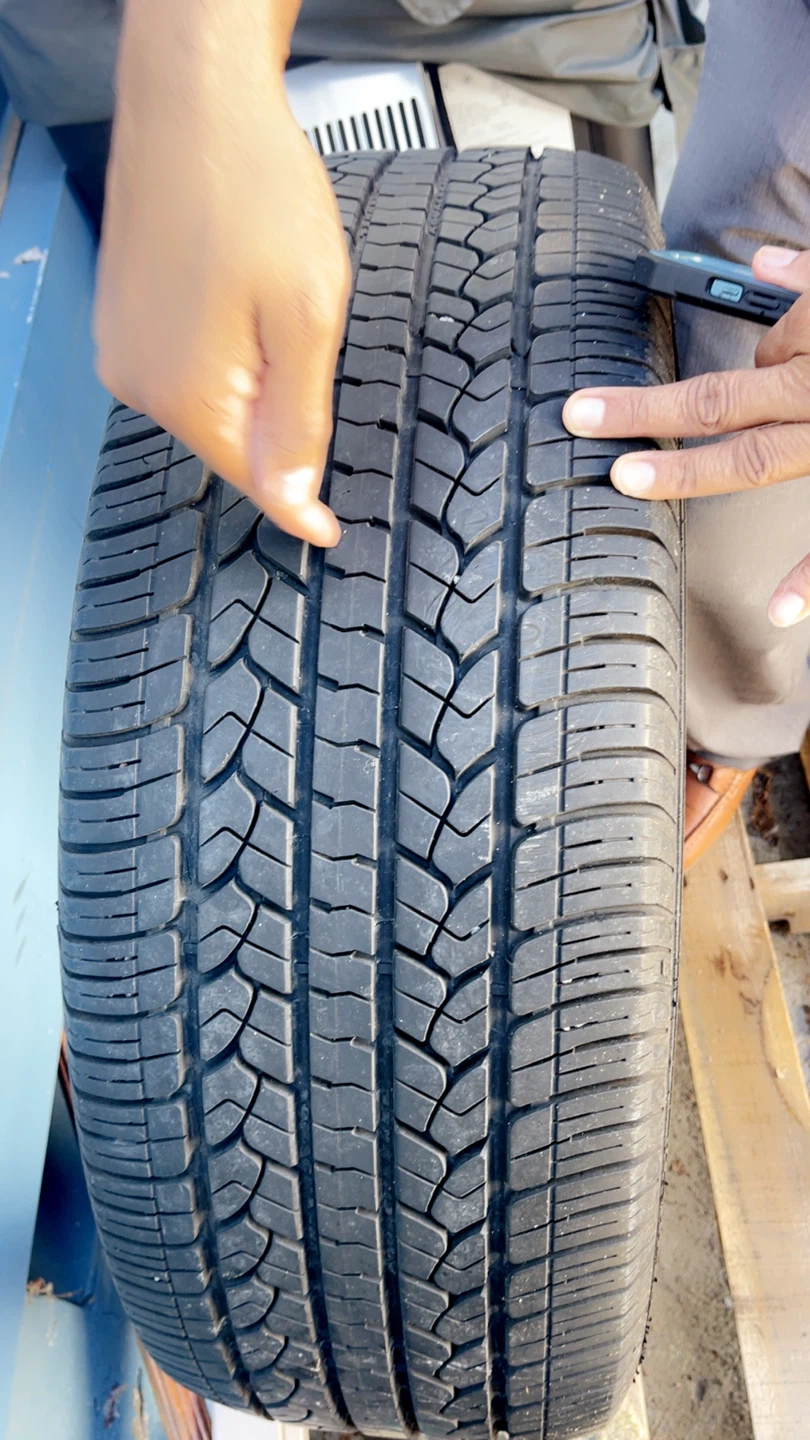 Tire 245/55R19