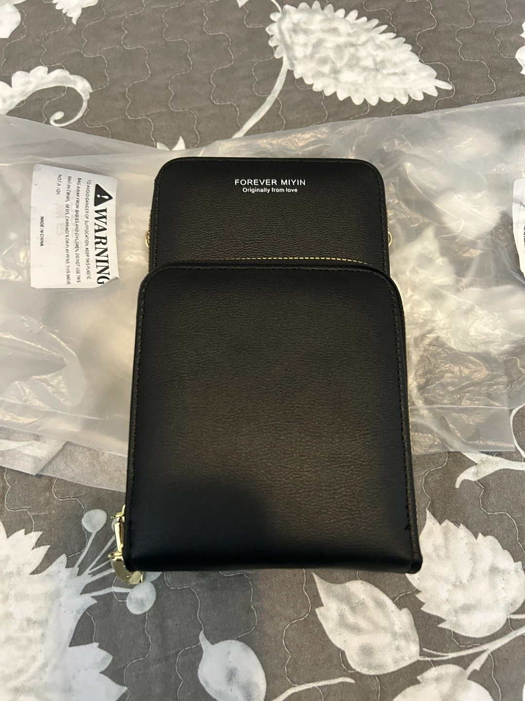 Forever Mlyin Black Cellphone Purse