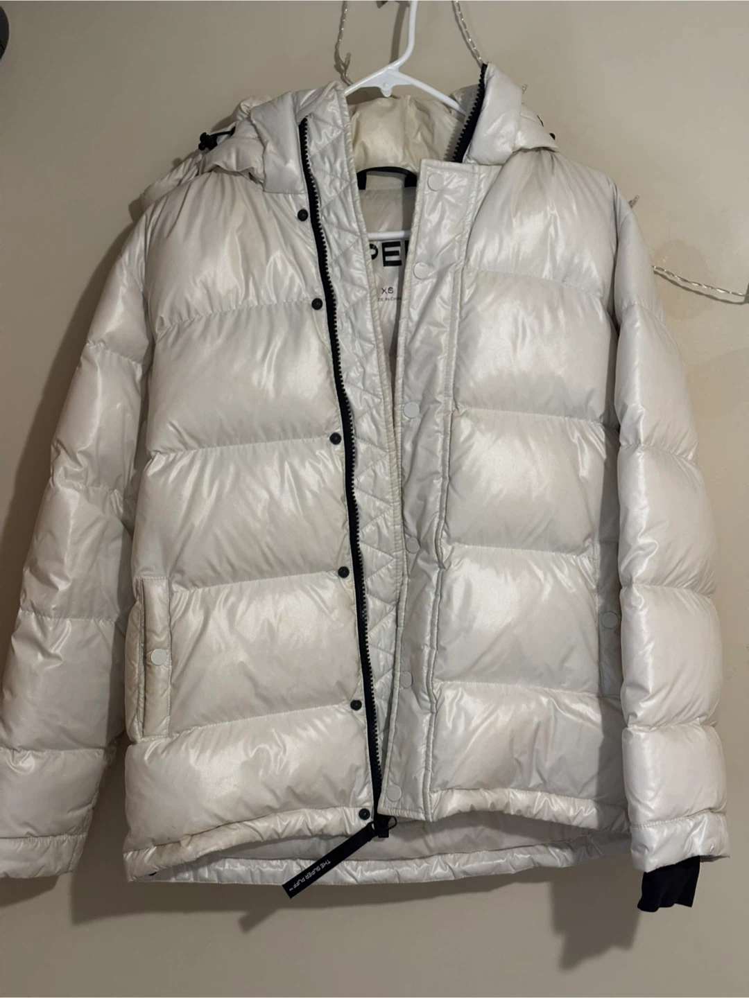 Aritzia Super Puff (White Gloss, XS)