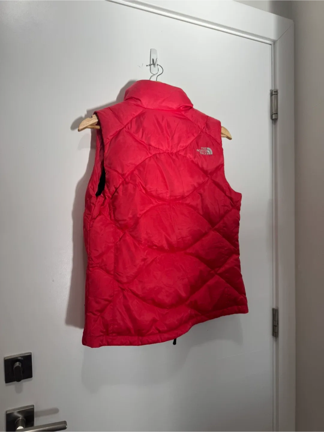 North face pink 550 down vest image indicator(9)
