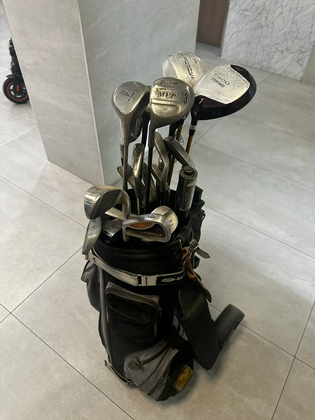 Mixed Golf Club Set with Bag & Cart image indicator(2)