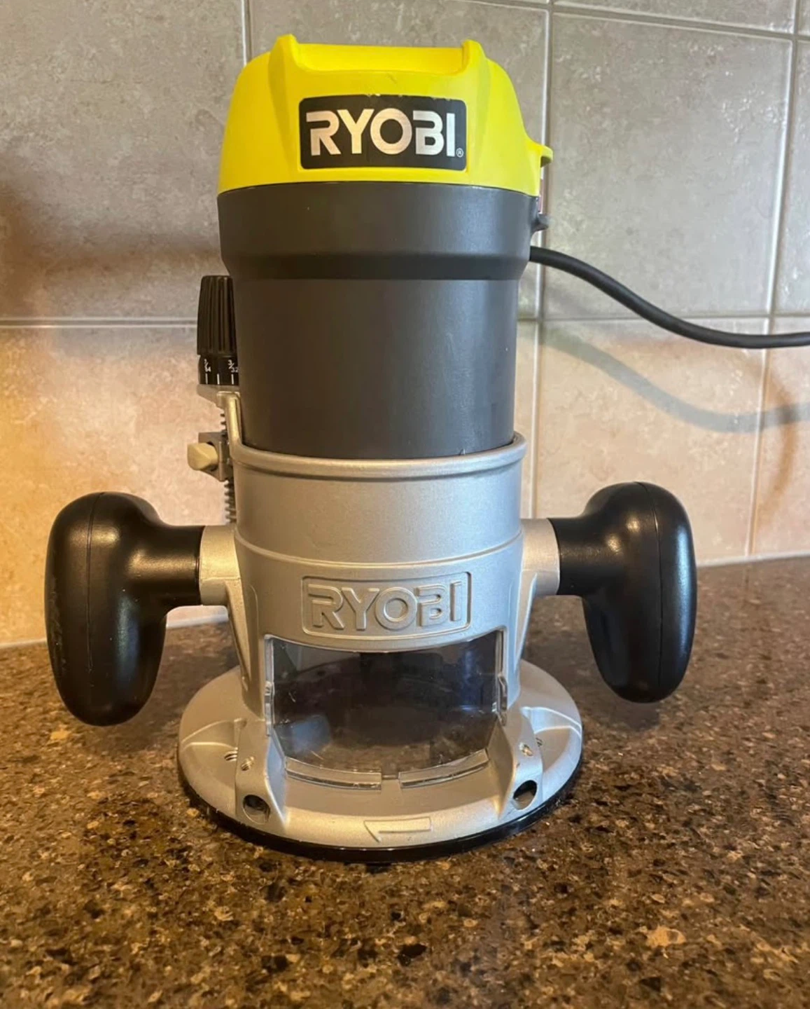 Ryobi R163G Router - photo 2