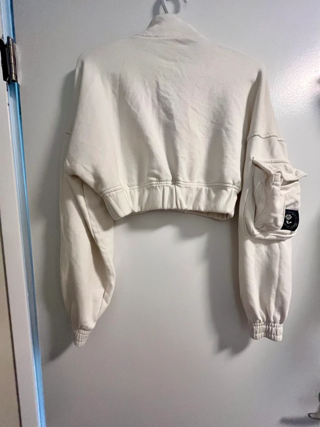 Bershka Cropped Pullover - Size USAS image indicator(4)