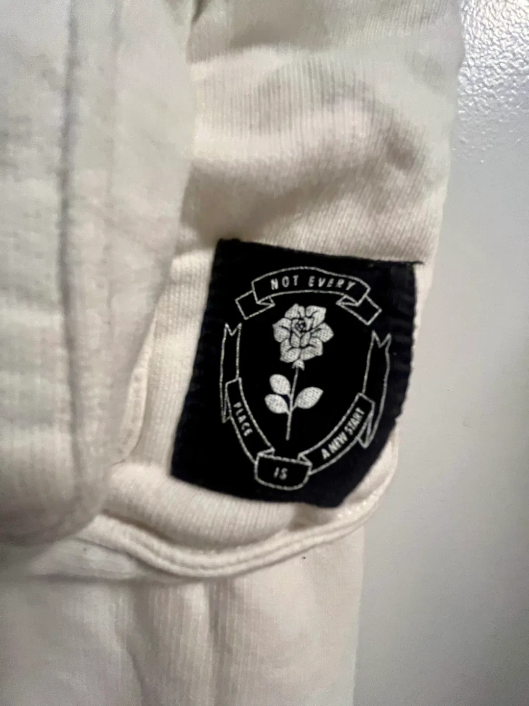 Bershka Cropped Pullover - Size USAS image indicator(3)