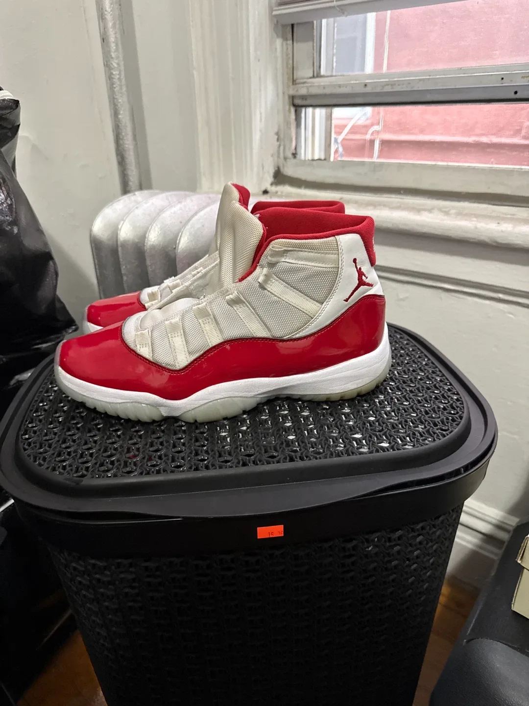 Air Jordan 11 Retro Cherry Red image indicator(2)