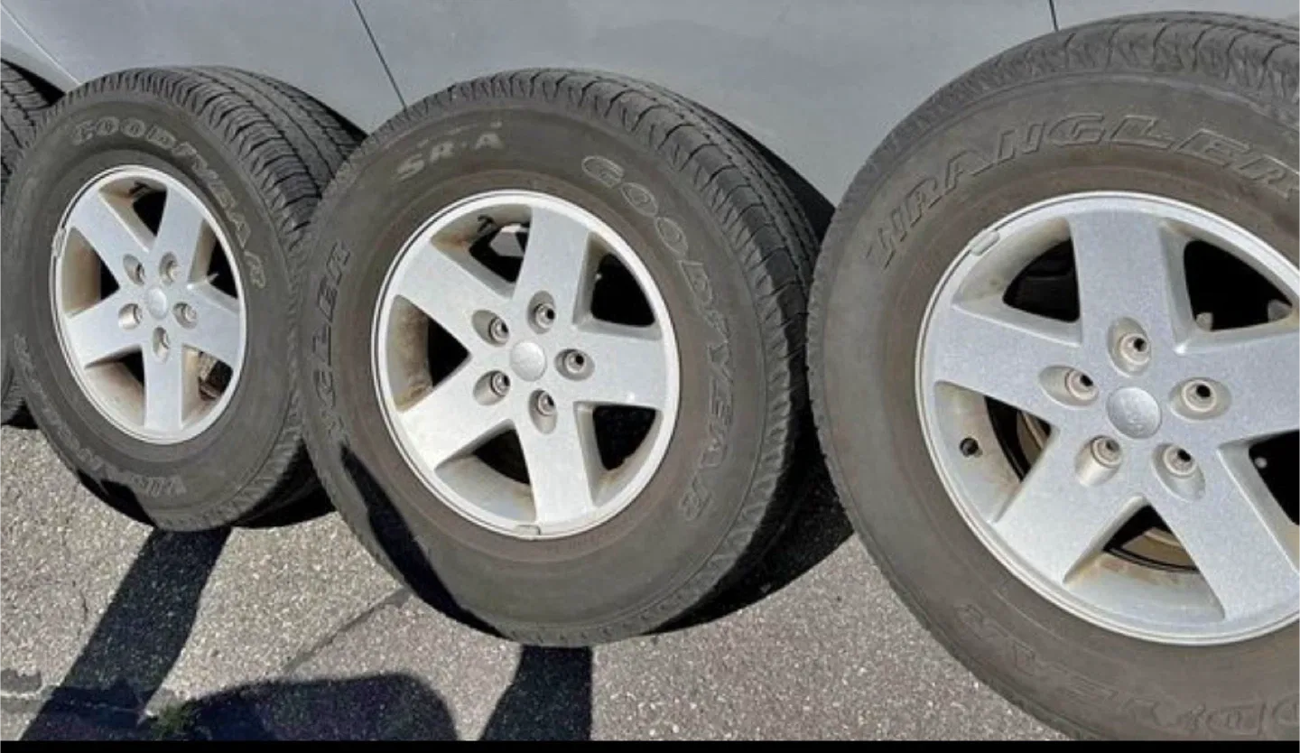 Set of 4 Goodyear Wrangler SR-A Tires image indicator(6)