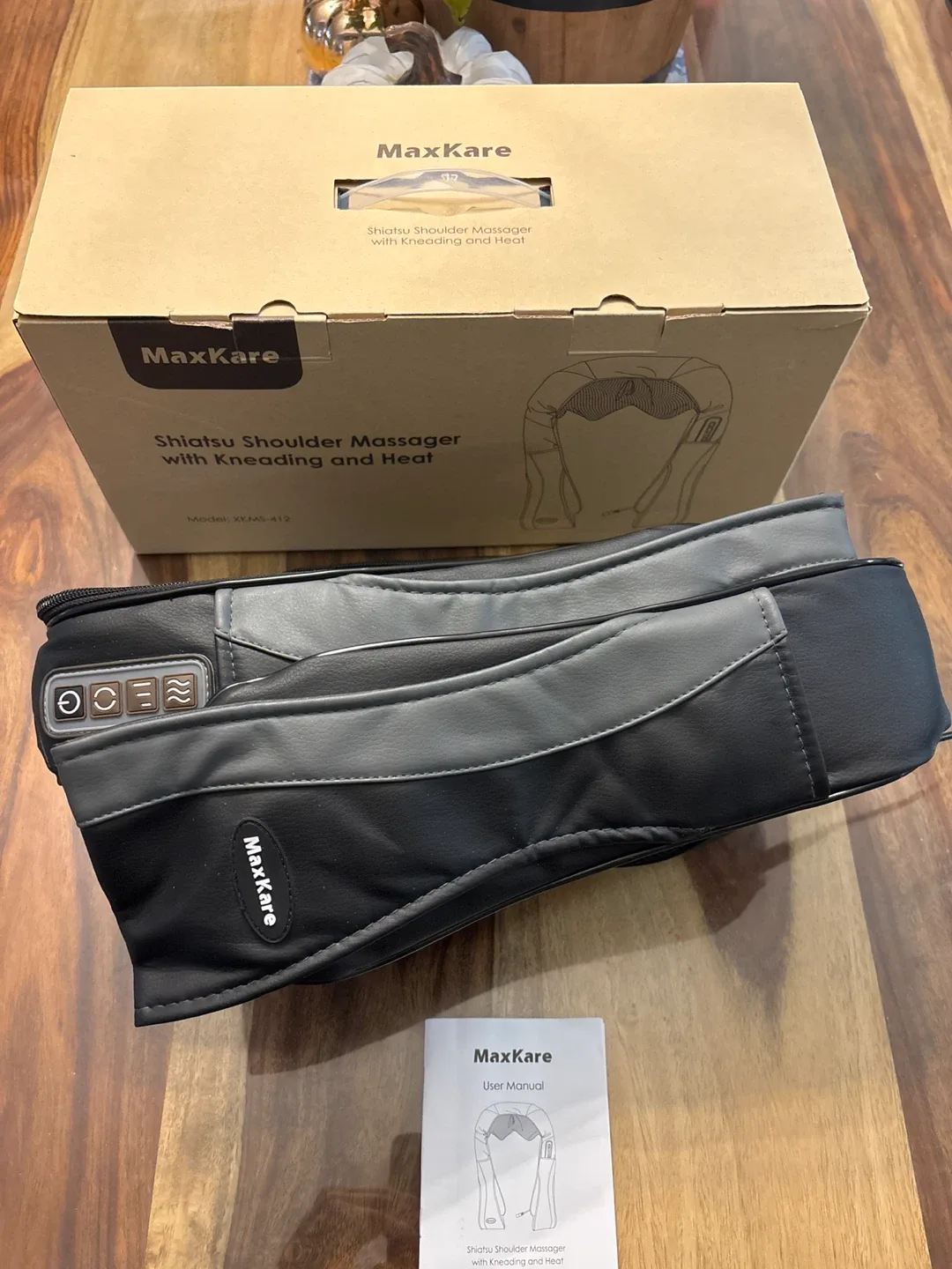 MaxKare Shiatsu Shoulder Massager with Kneading & Heat image indicator(4)