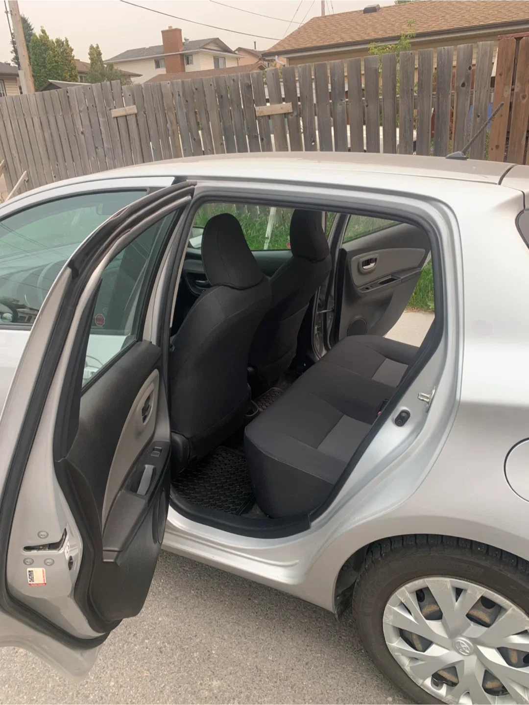 Silver Toyota Yaris Hatchback image indicator(4)