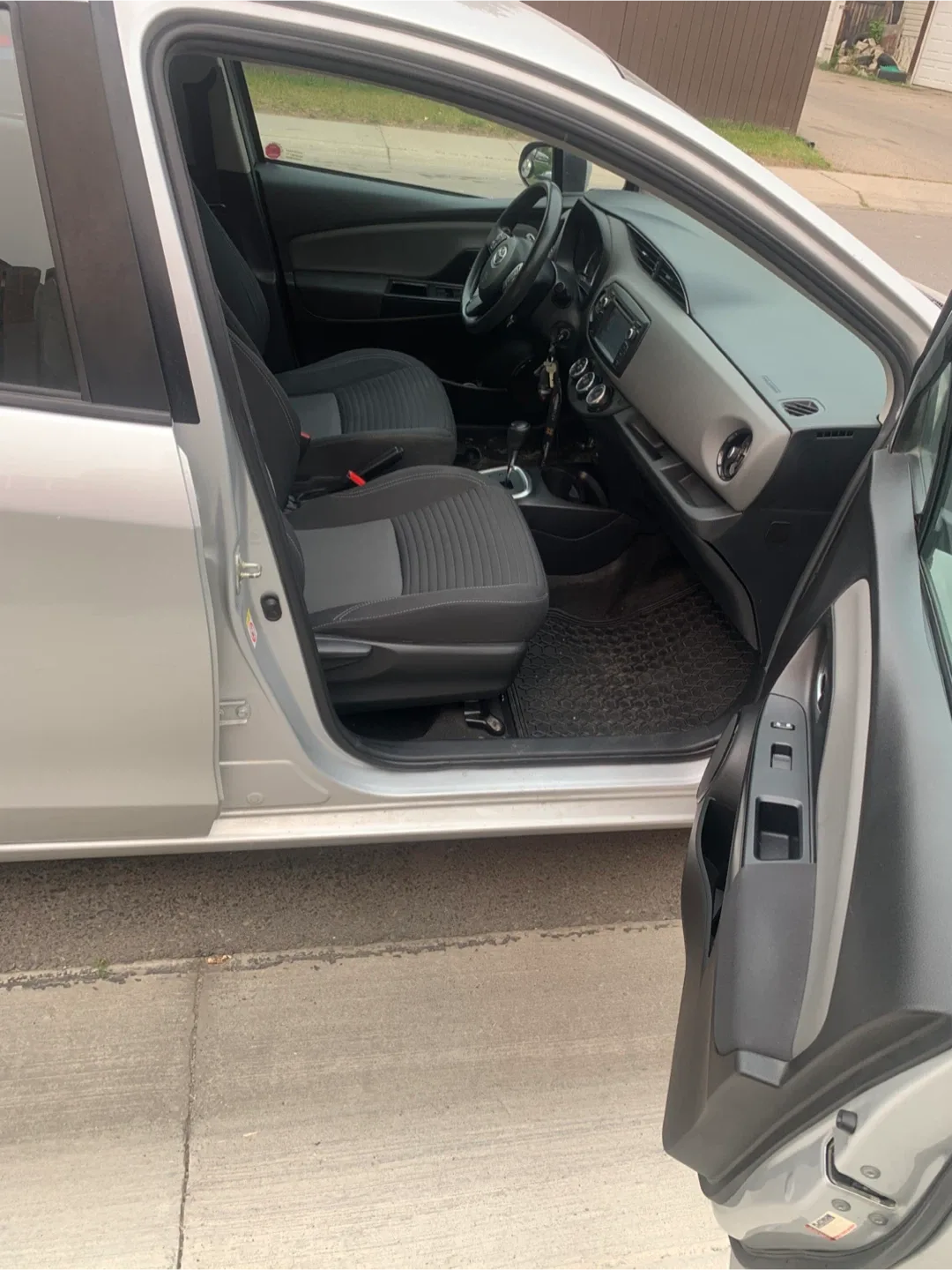 Silver Toyota Yaris Hatchback image indicator(6)