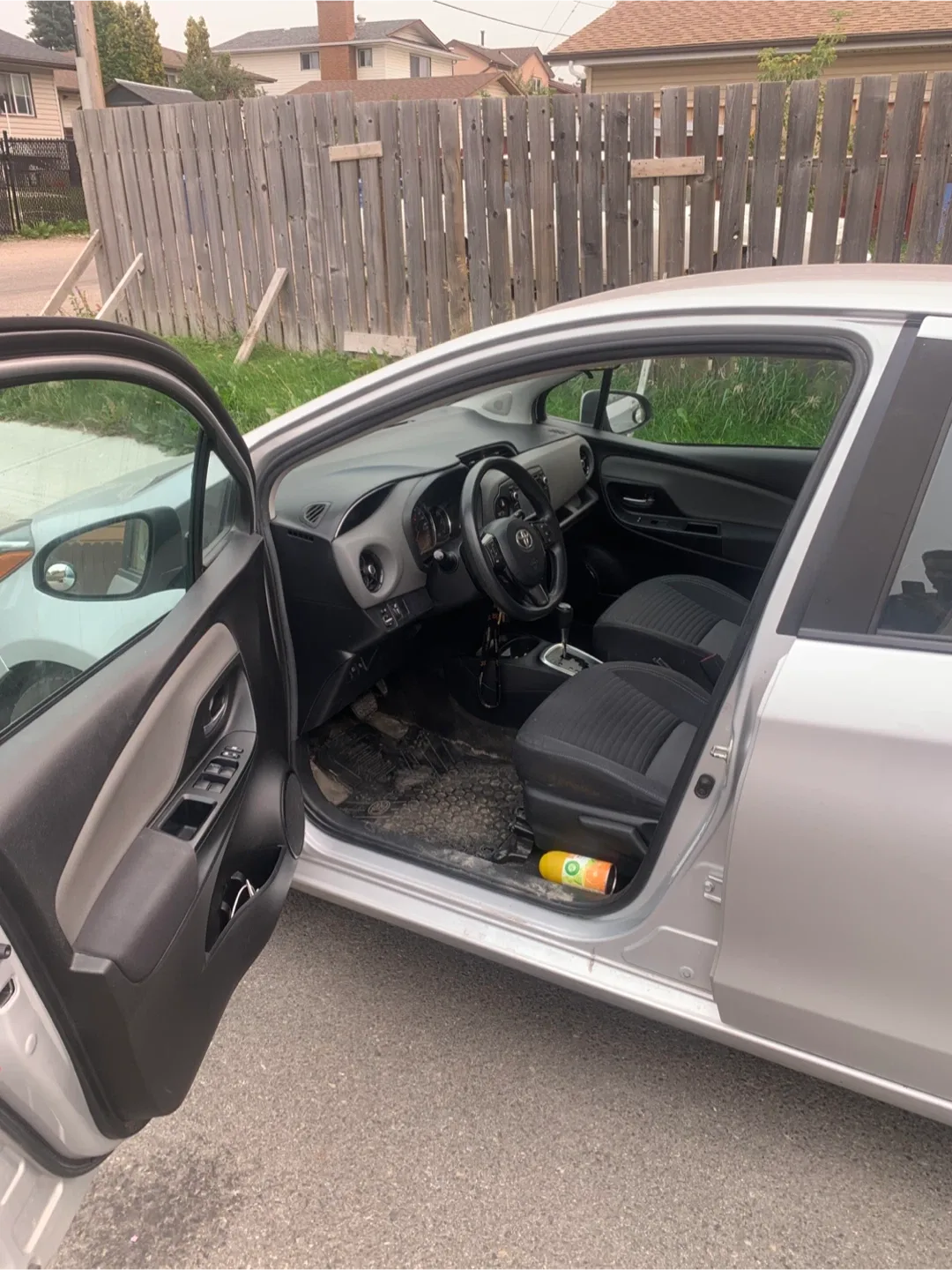 Silver Toyota Yaris Hatchback image indicator(3)