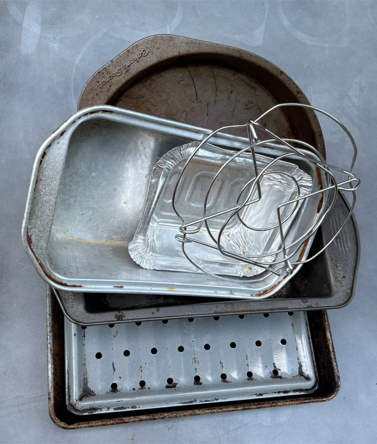 ❤️ Used Baking Pans & Rack Set thumbnail