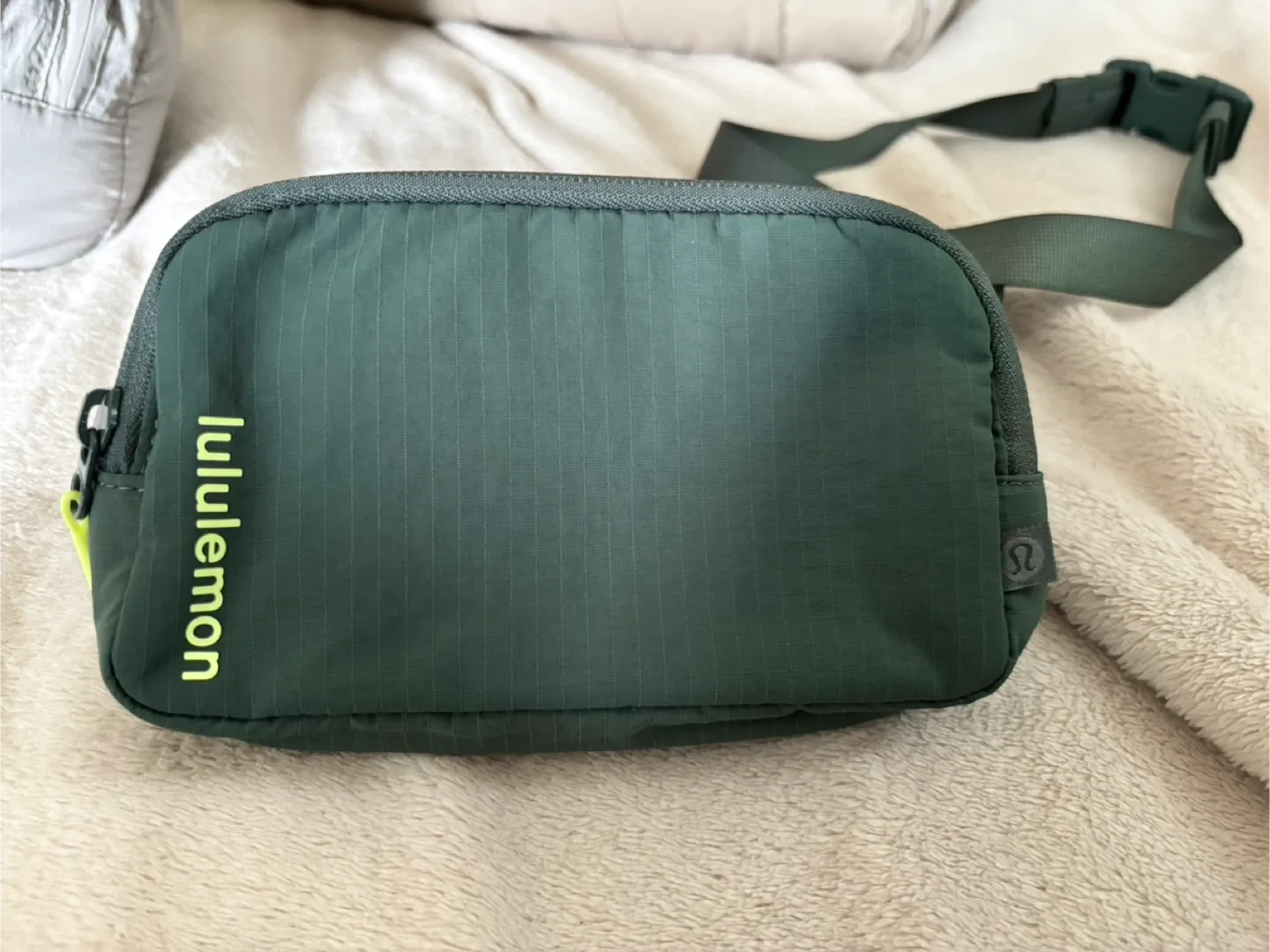 Lululemon Mini Belt Bag - Green thumbnail