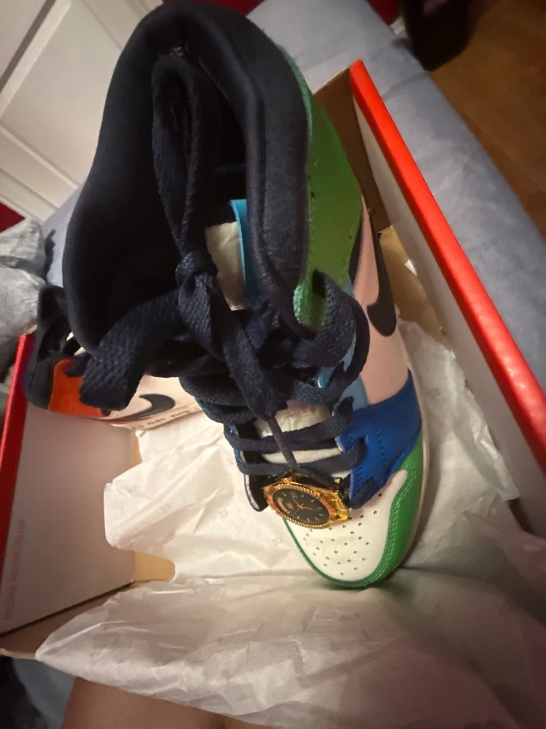 Nike Air Jordan 1 High OG image indicator(2)