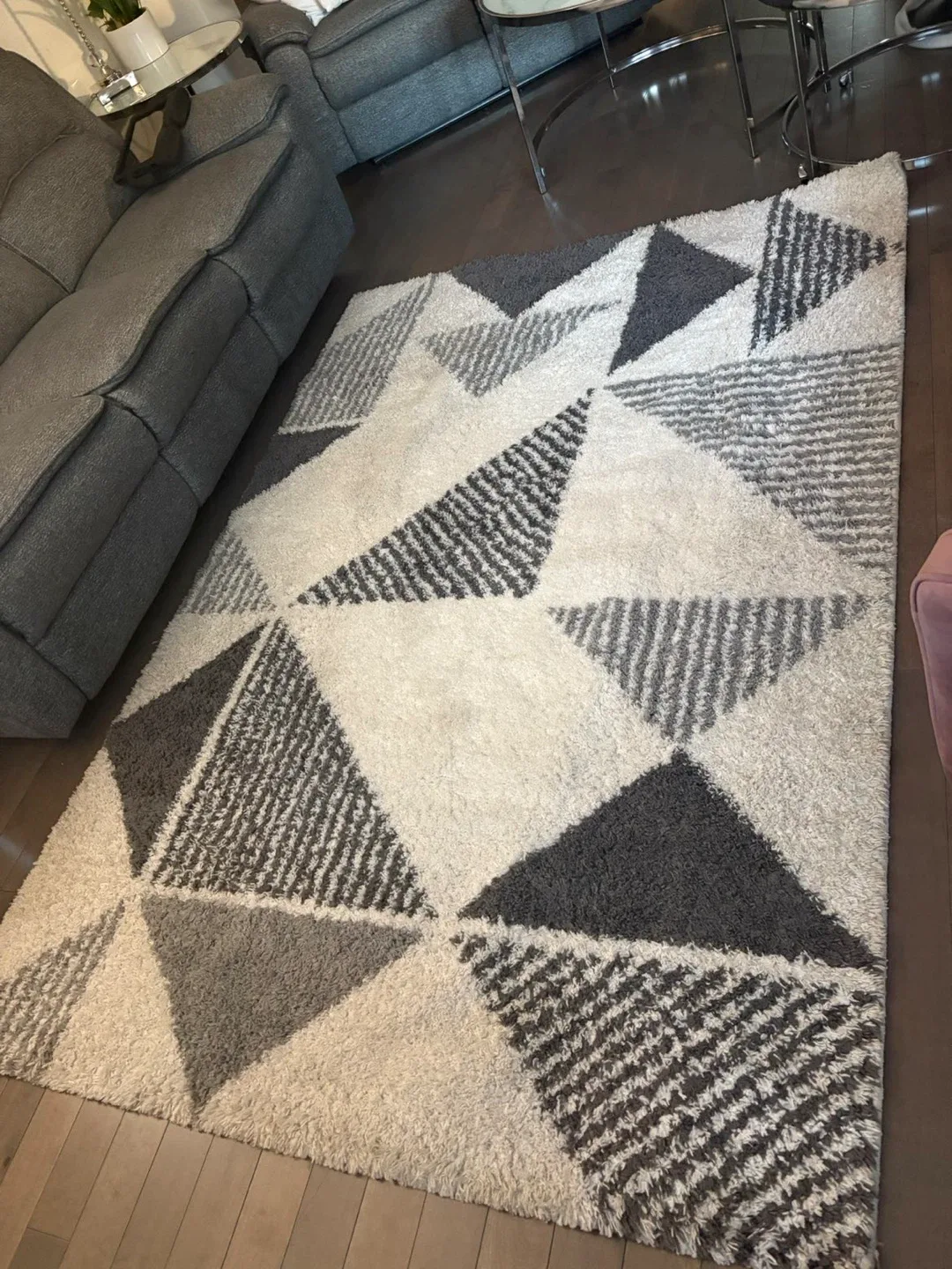 Geometric Pattern Shag Rug - Grey & White image indicator(2)