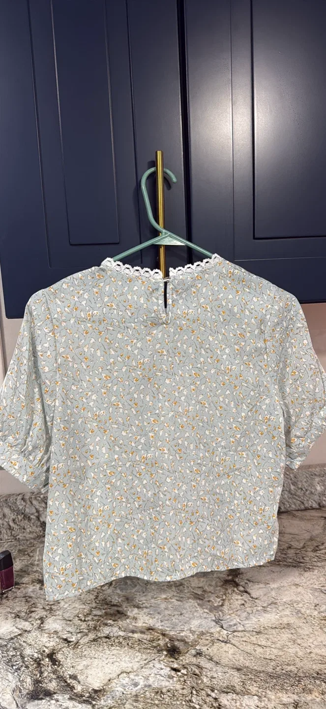 New P.Ta Floral Print Top check more pictures image indicator(3)