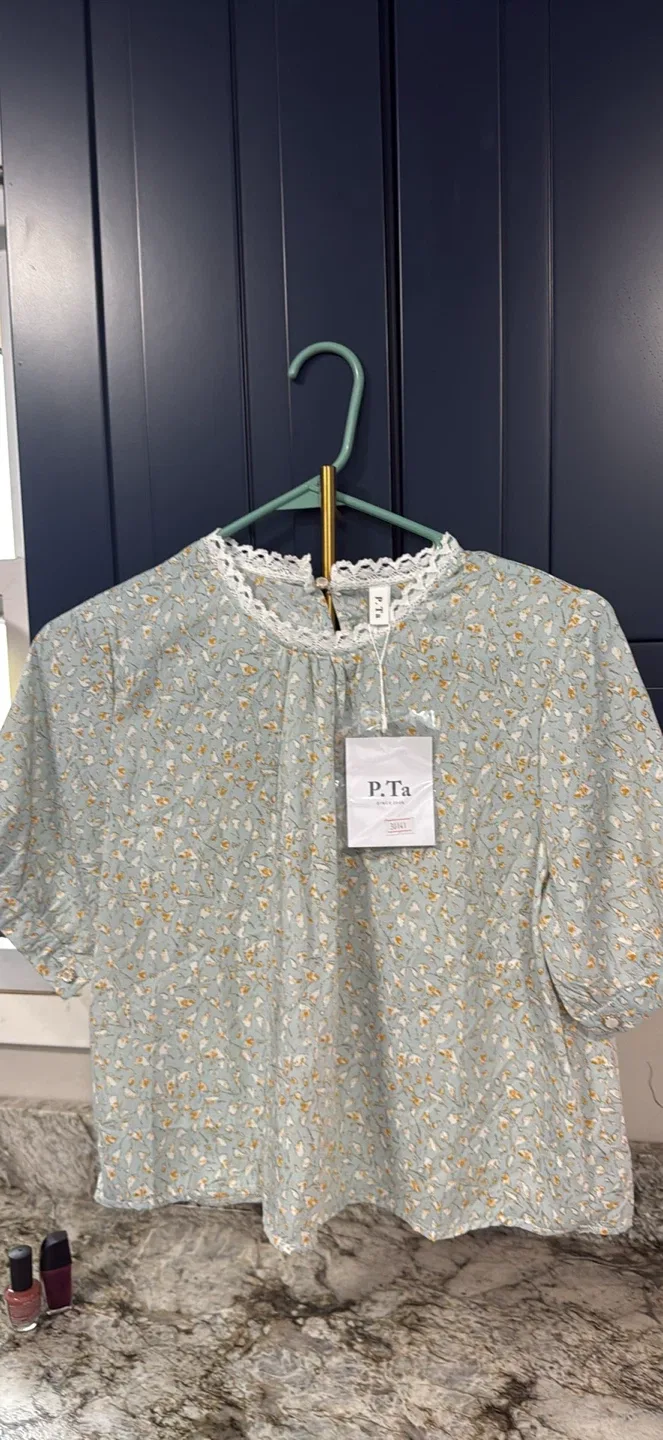 New P.Ta Floral Print Top check more pictures image indicator(5)