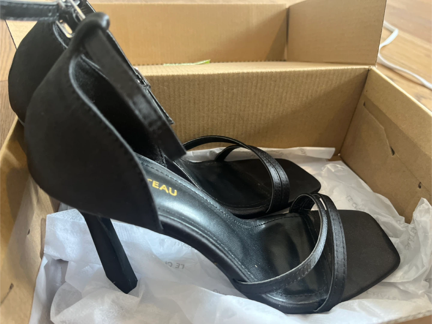 Le Chateau Black Heels, Size 7 - photo 2