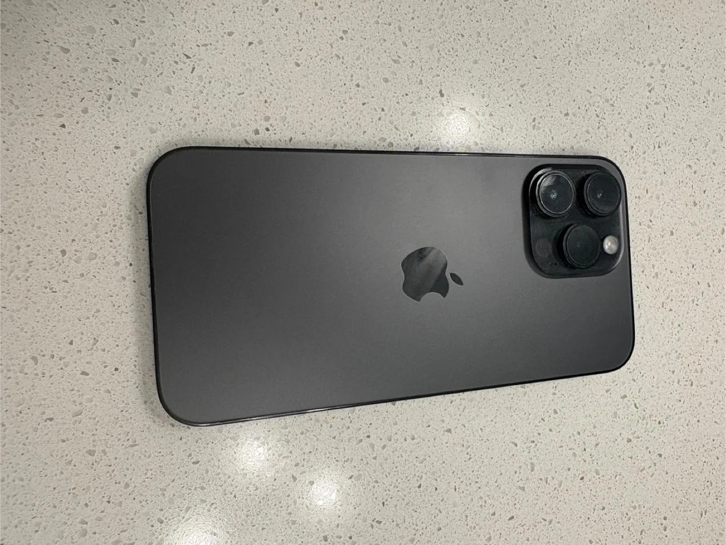 Apple iPhone 14 Pro Max image indicator(4)