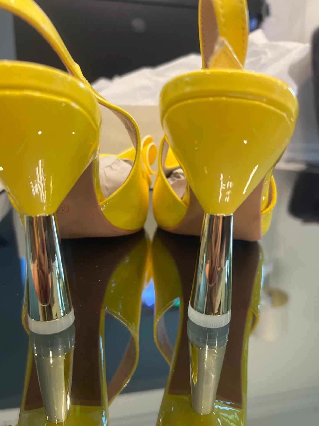 Yellow Patent Leather Heels Size 41 - photo 3
