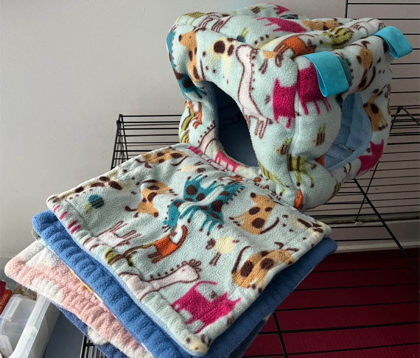 Small Pet supplies: Hideouts, Bedding and more thumbnail