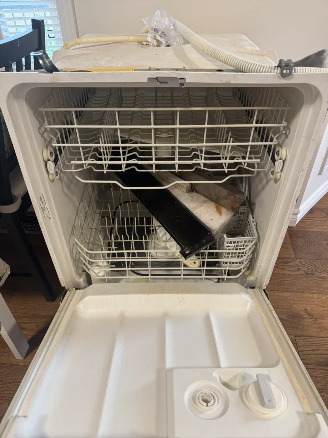 GE TriClean Quiet Power I Dishwasher image indicator(3)