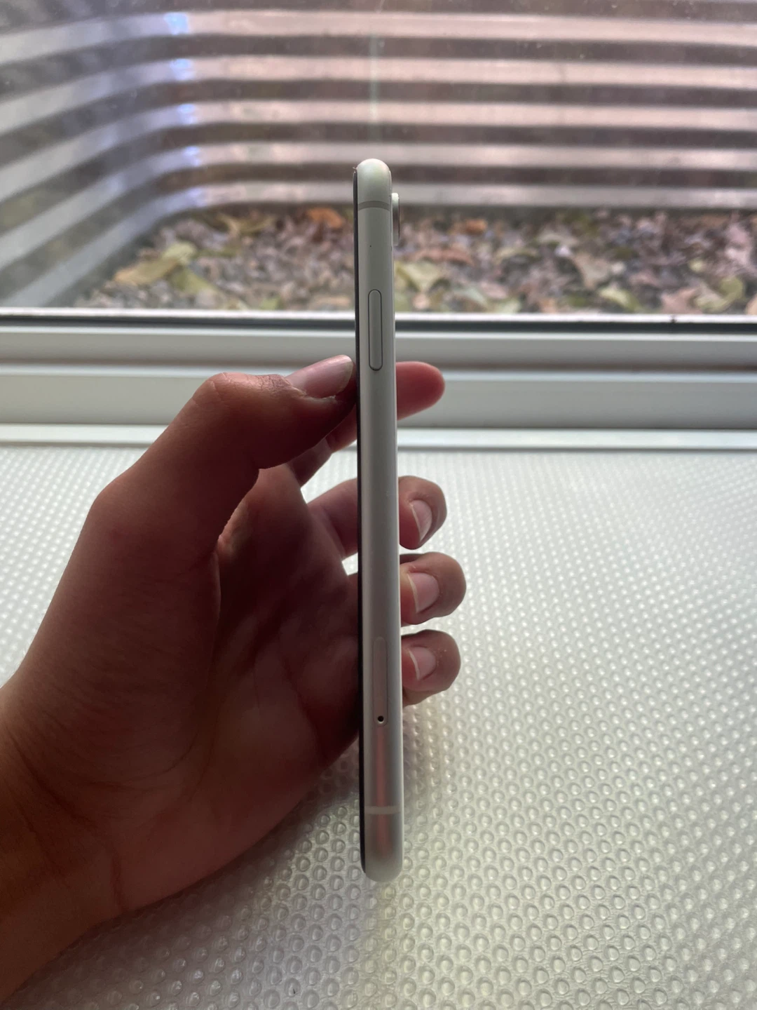iPhone XR - White - 64GB - photo 3