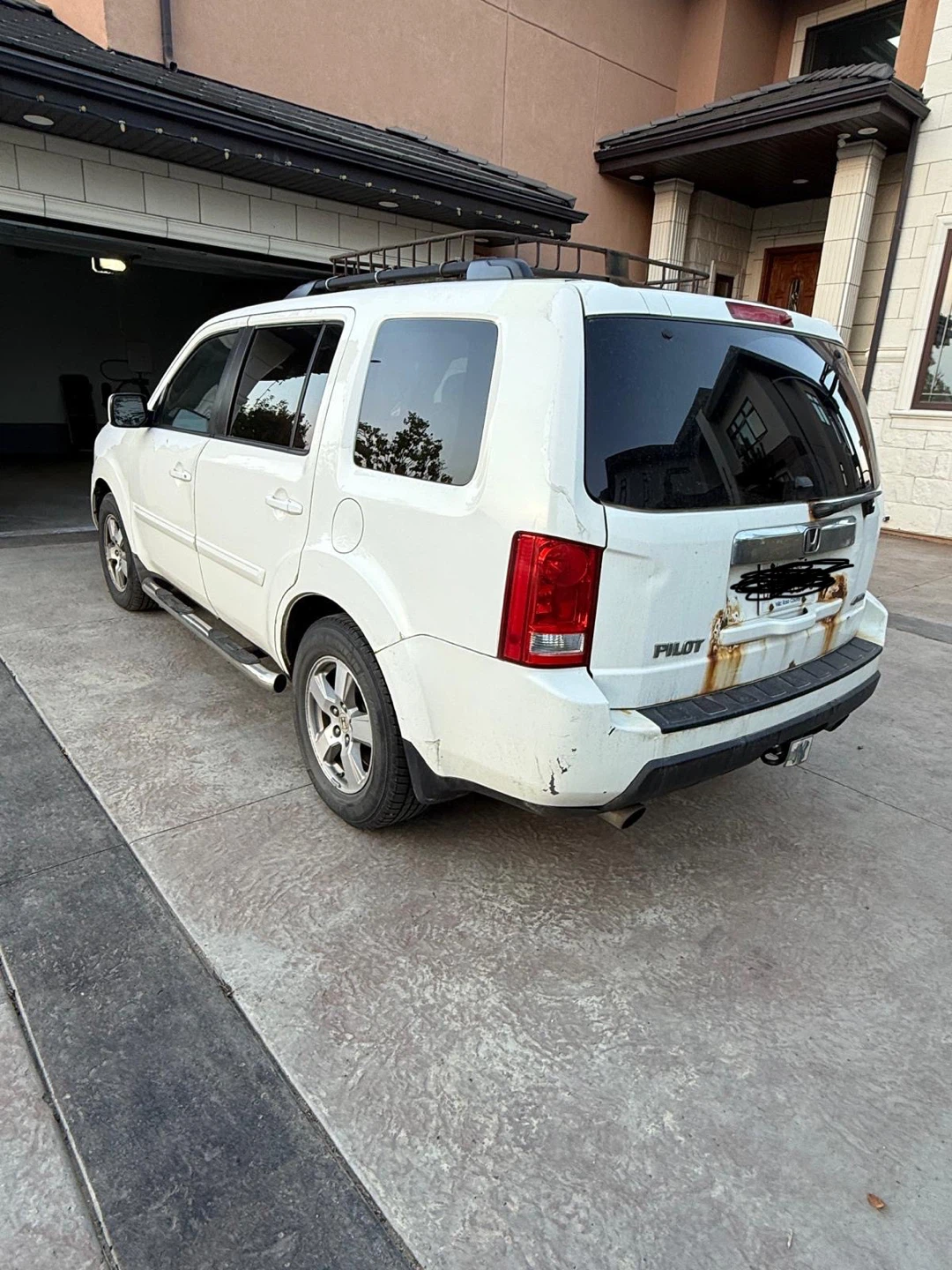 Honda Pilot SUV - White - photo 3