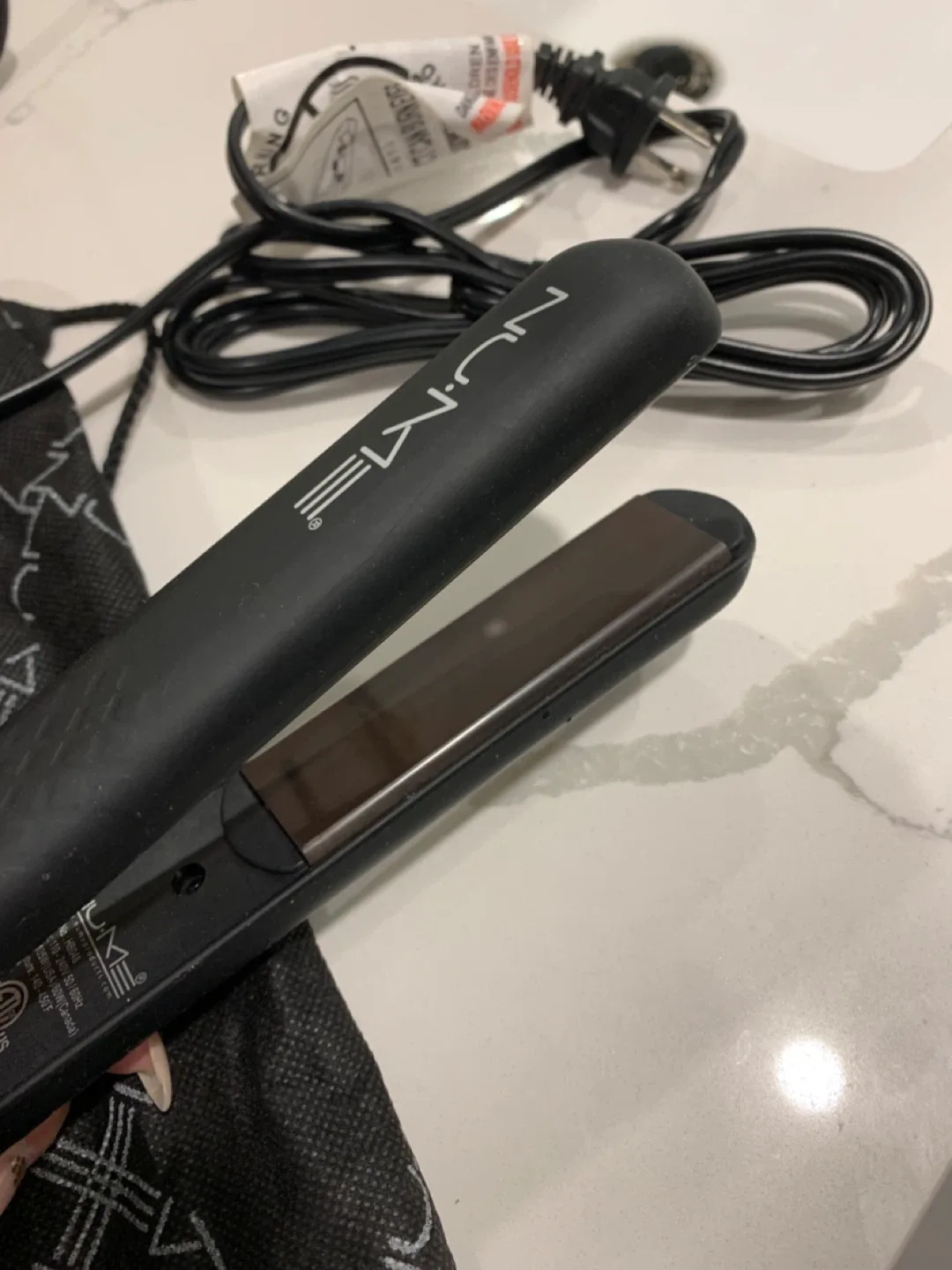 NuMe Hair Straightener - Black image indicator(2)