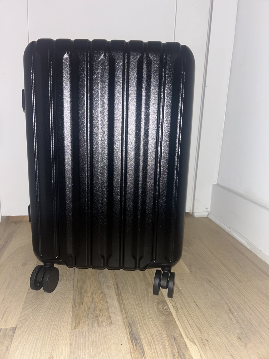 *BRAND NEW* Black Carry-On Suitcase with Spinner Wheels - photo 2