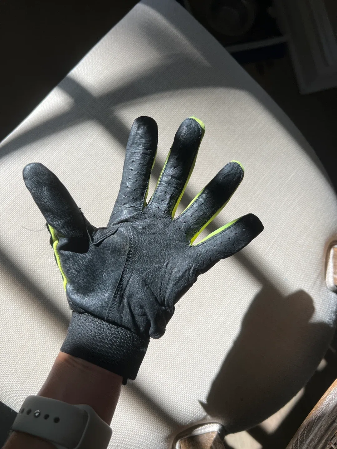 UnderArmour Clean Up 21 Youth Batting Glove LeftHand,Sz M/L image indicator(6)