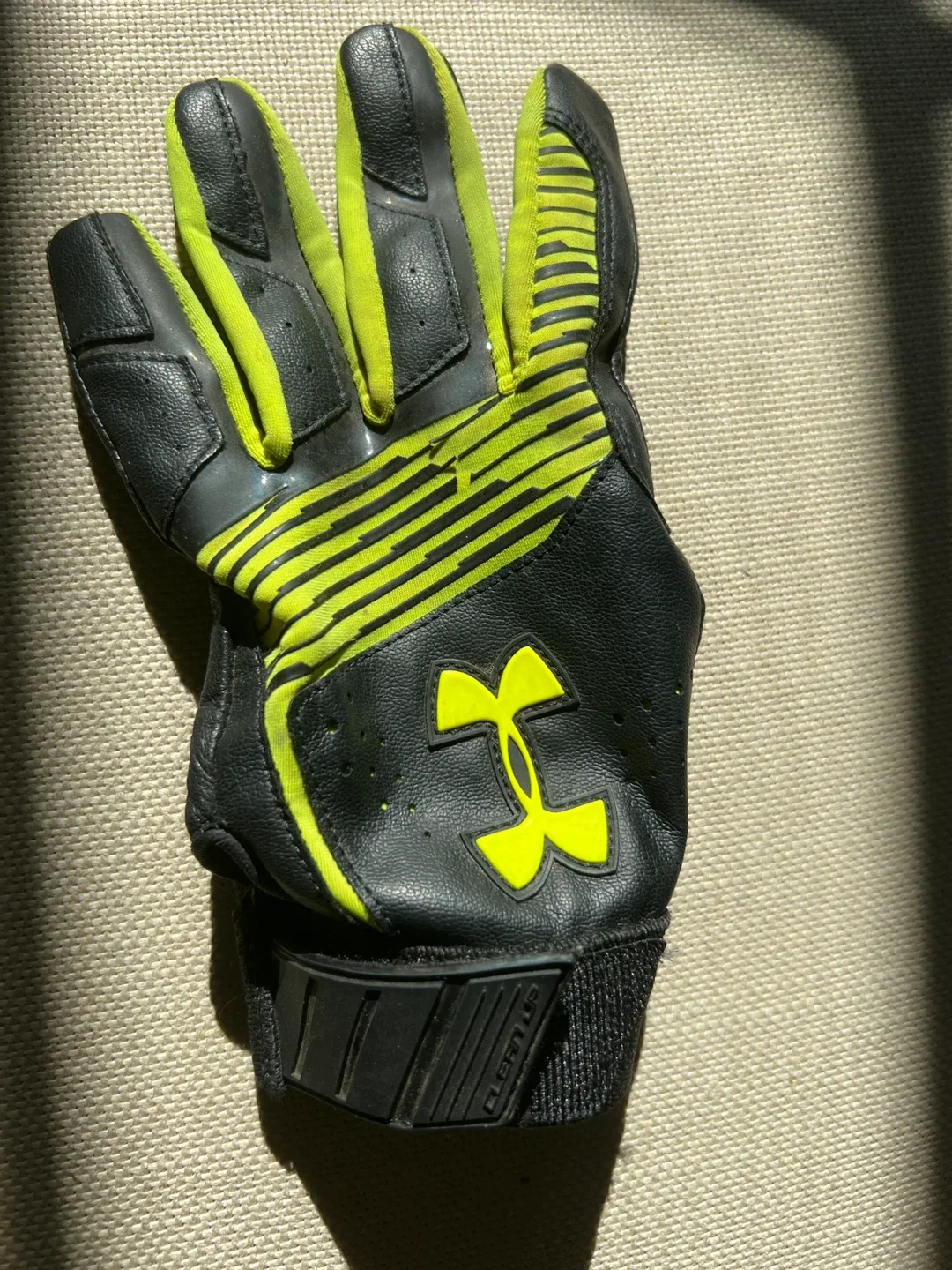 UnderArmour Clean Up 21 Youth Batting Glove LeftHand,Sz M/L image indicator(4)